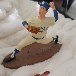 Sandy Koufax Baseball Pitcher Figurine in Cream and Blue Porcelin Official /orig